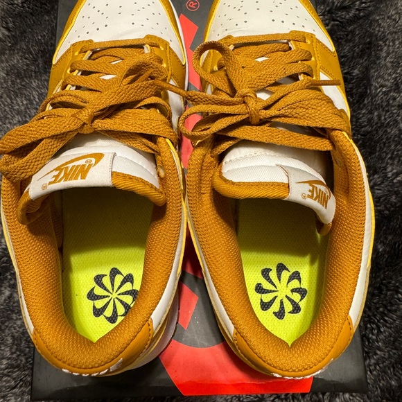 Women’s Nike dunk - Picture 7 of 11